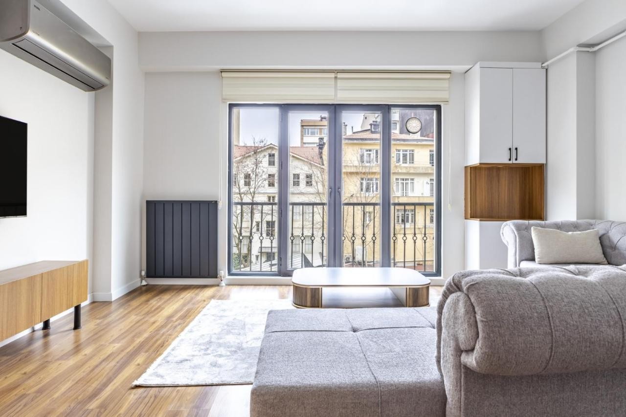 lüks günlük konaklama, tasarım günlük kiralık daire, akıllı ev sistemli günlük ev, sessiz konumda günlük kiralık, izole konaklama yerleri, profesyonel ev sahipliği hizmeti, mutfaklı butik daireler, yüksek güvenlikli günlük ev, loft daire kiralama, günlük kiralık ev avantajları, konaklama mahremiyeti, modern apart daireler, merkezi ve huzurlu konaklama, ekonomik lüks konaklama, ev konforunda seyahat