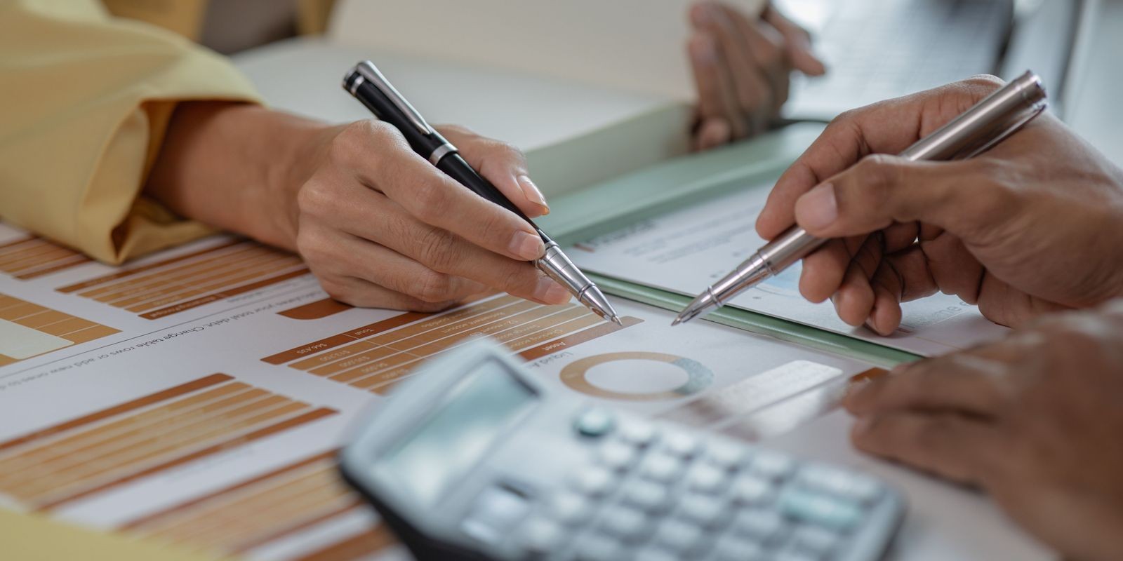 şahıs şirketi kurma, limited şirket avantajları, vergi türleri, e-fatura geçiş süreci, iş sözleşmesi örneği, kıdem tazminatı hesaplama, genç girişimci desteği, işletme giderleri listesi, marka tescili nasıl yapılır, KVKK uyum rehberi, stopaj nedir, stopaj hesaplama, ticari hukuk danışmanlığı, muhasebe kayıtları, şirket kuruluş maliyeti 2026