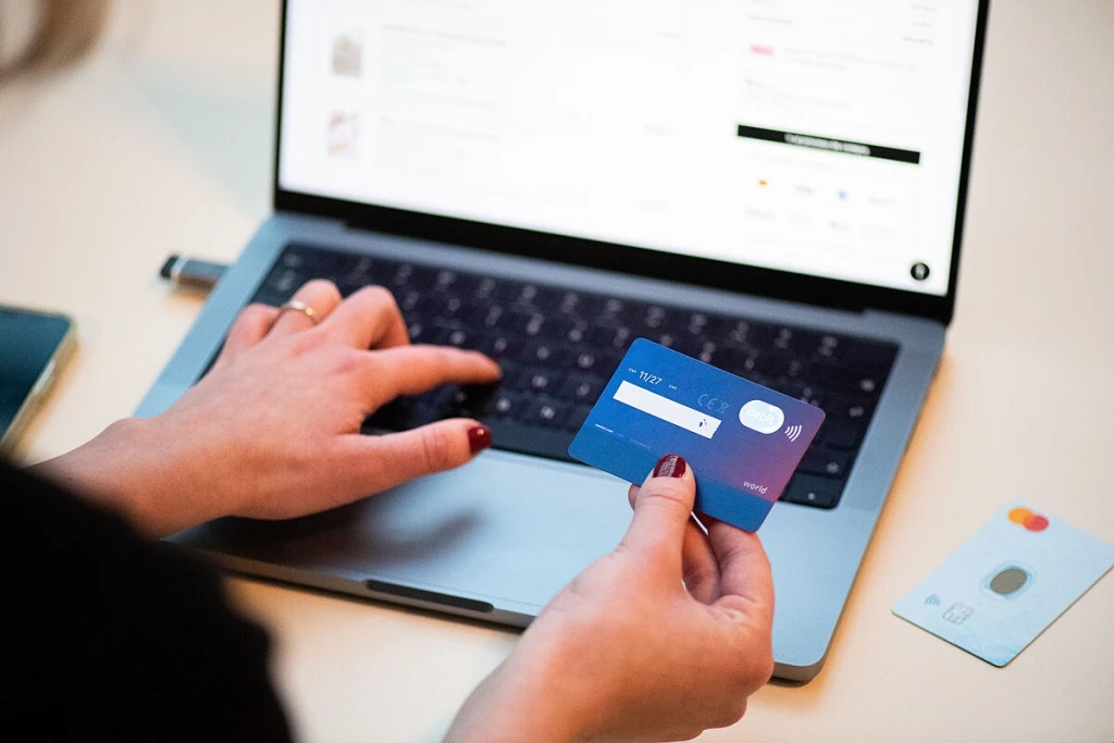 Online ve Fiziksel Alışveriş Arasındaki Farklar