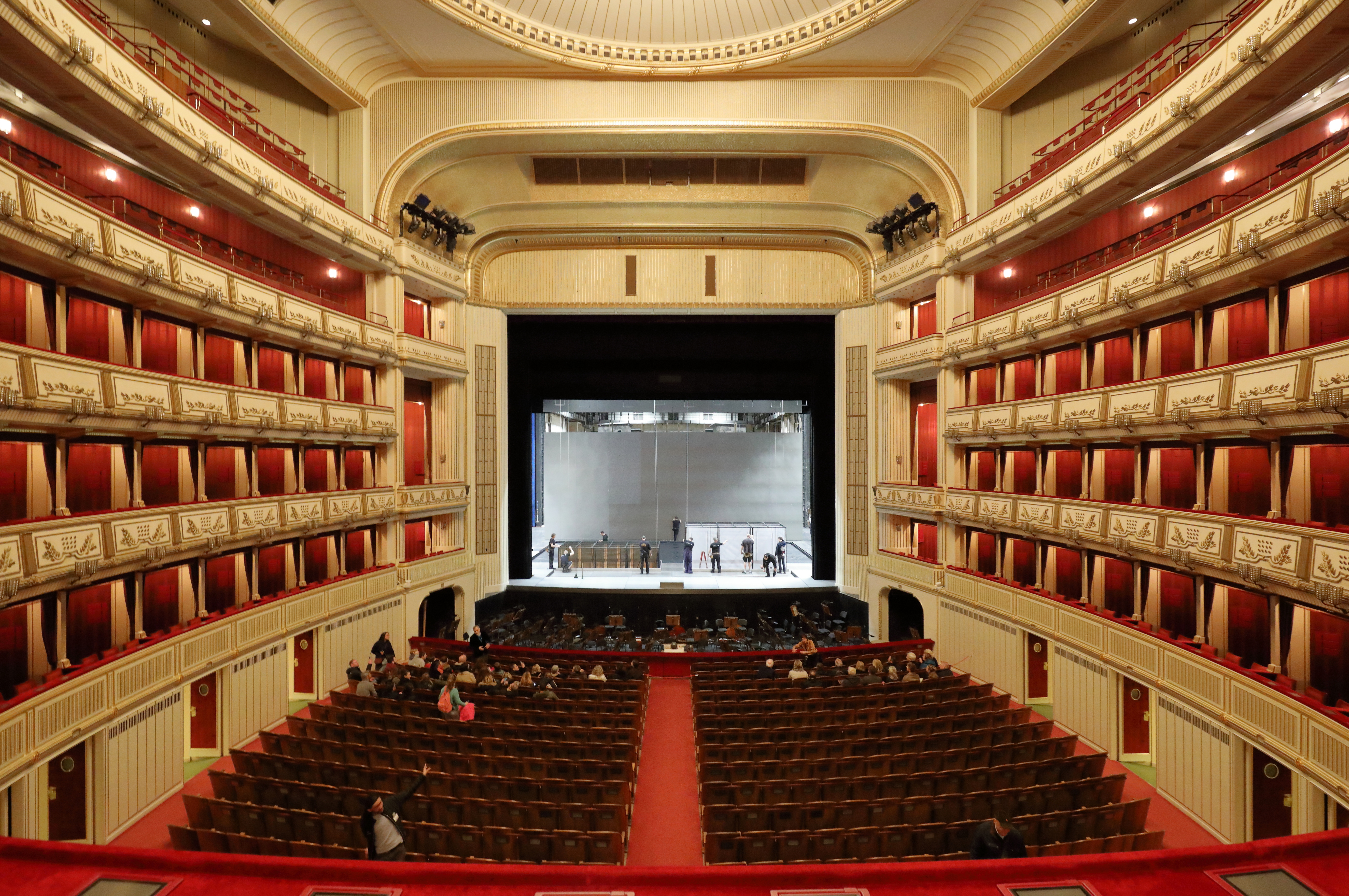 Konser Salonu Koltuğu Nasıl Olmalı? Standart Konser Koltuğu