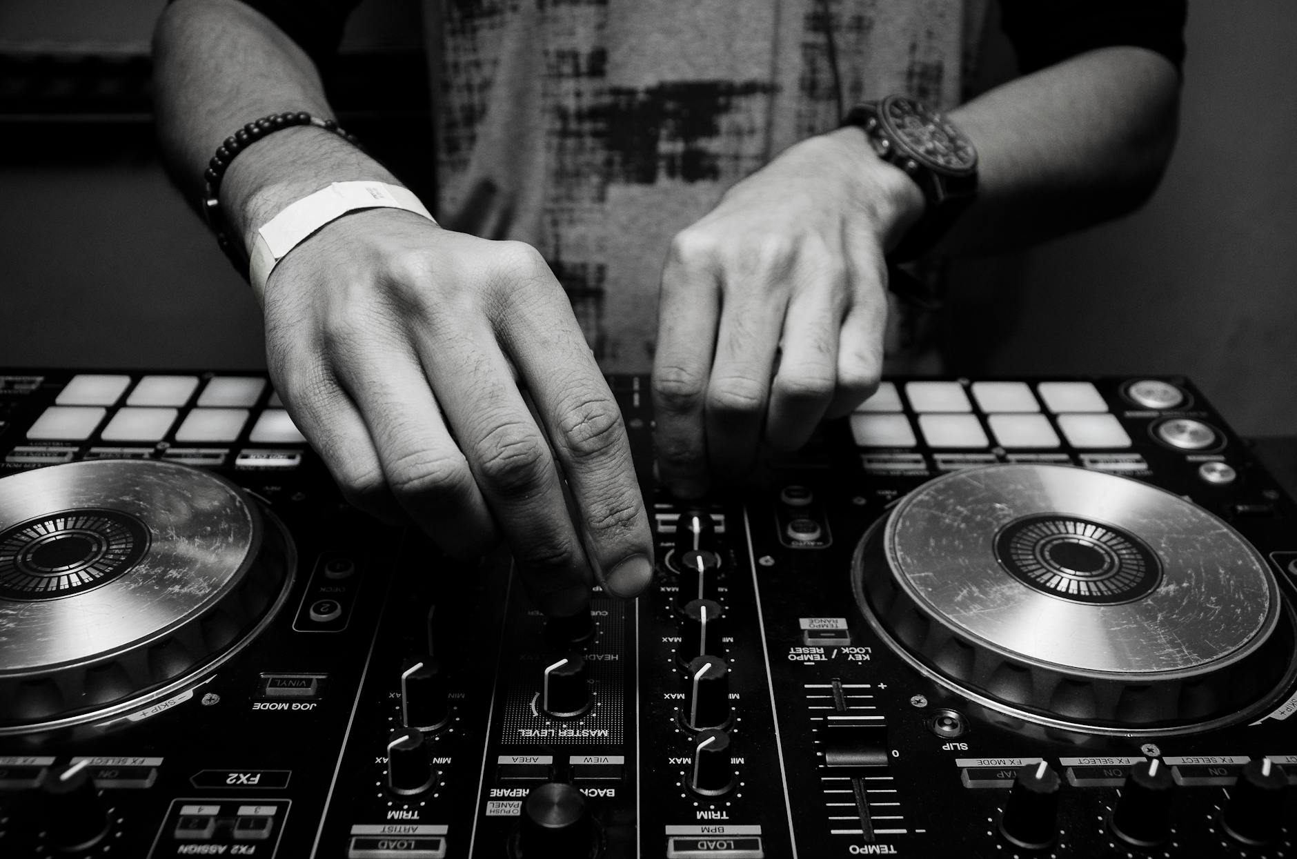 DJ eğitimi, DJ kursu, tavsiyemiz, hizmet, miks, set hazırlama, turntable, elektronik müzik DJ eğitimi, DJ kursu, tavsiyemiz, hizmet, miks, set hazırlama, turntable, elektronik müzik