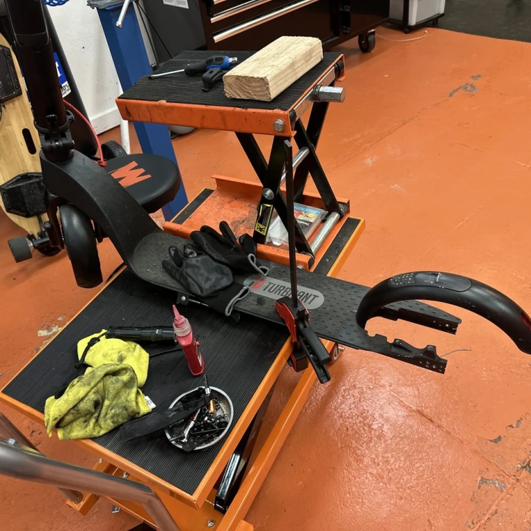 scooter tamiri, elektrikli scooter onarımı, scooter bakım servisi, scooter tamir ustası, scooter