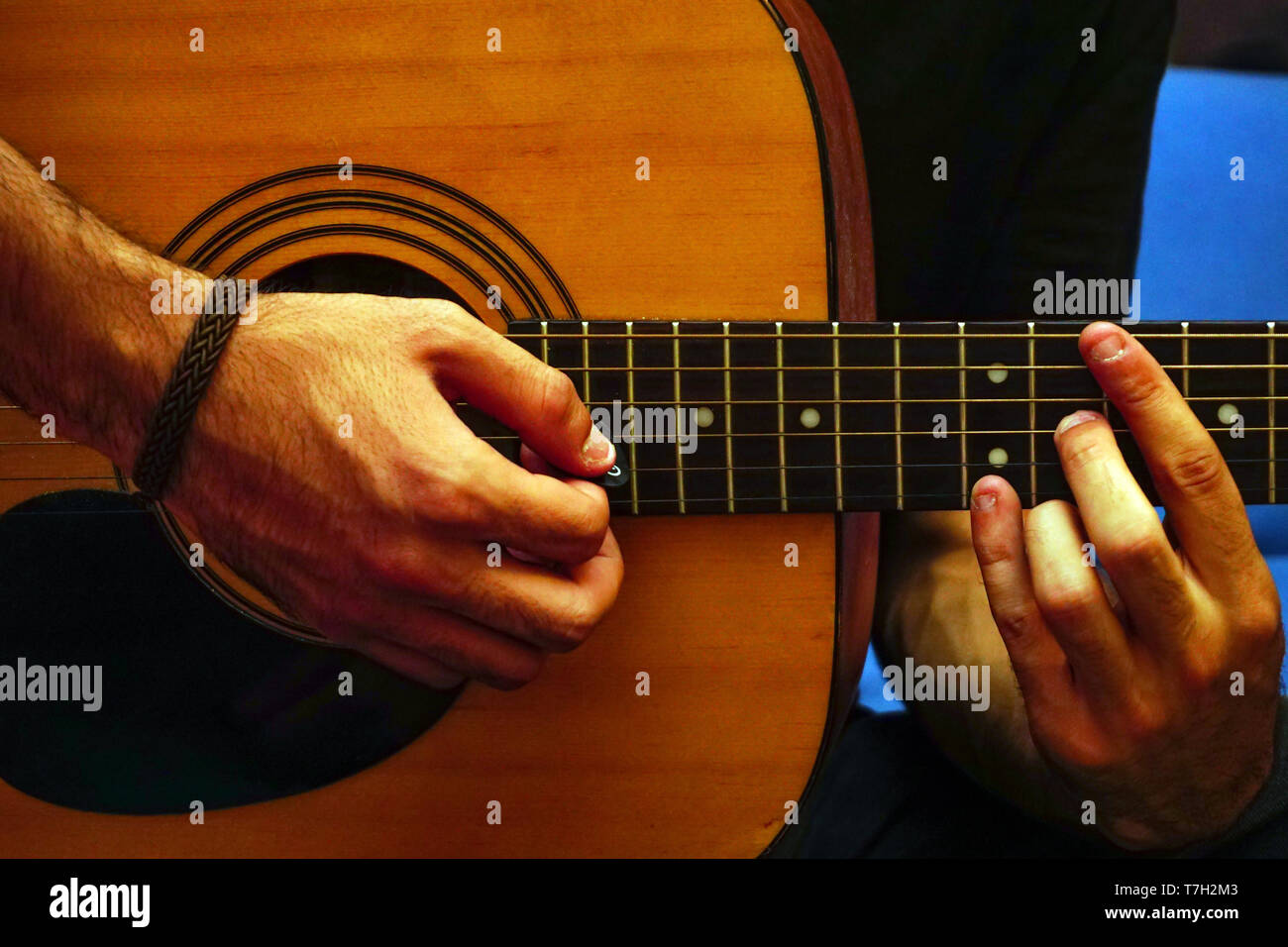 gitar eğitimi, gitar teknikleri, müzik aletleri, enstrüman bakımı, gitar çalma ipuçları,enstrüman