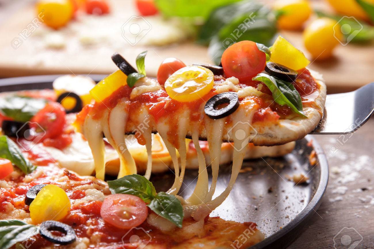 pizza tarifleri, ev yapımı pizza, pizza yapma ipuçları, en iyi pizza sosu, pizza pişirme teknikle