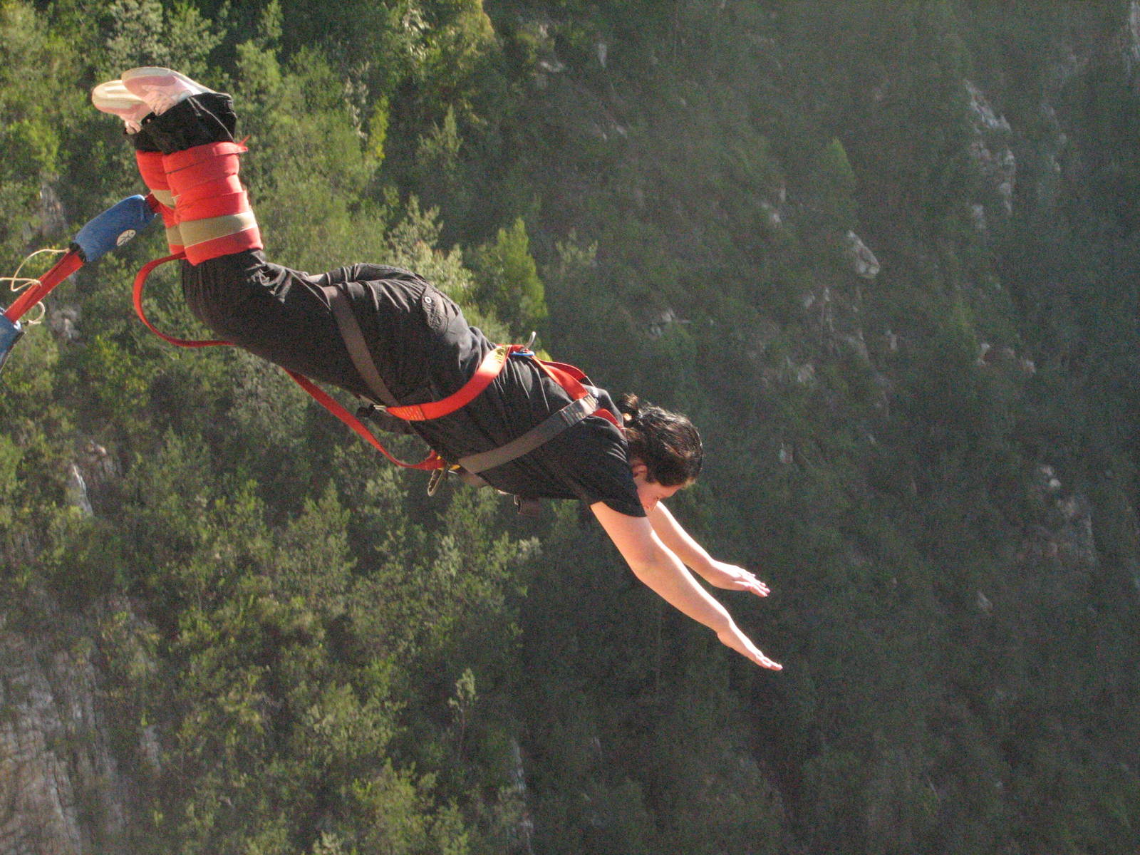 bungee jumping güvenlik, adrenalin sporları, yükseklikte güvenlik, güvenlik ekipmanları, risk yön