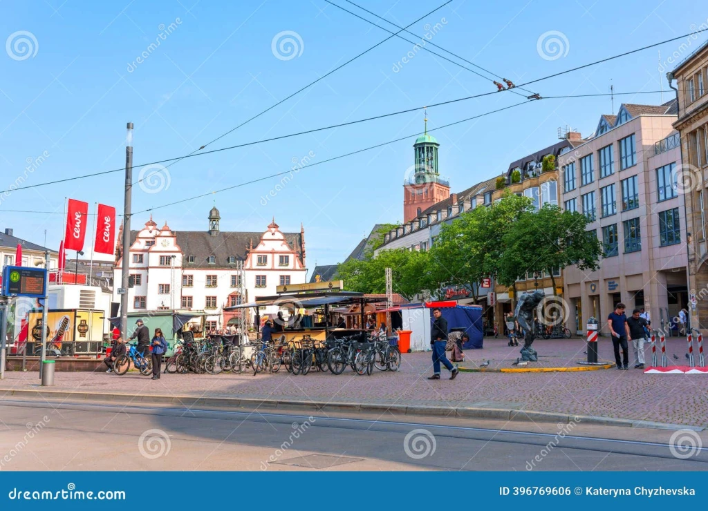 meydanlar, a&ccedil;ık alanlar, turistik meydanlar, şehir merkezleri, meydan gezileri, anıtlar, meydanla