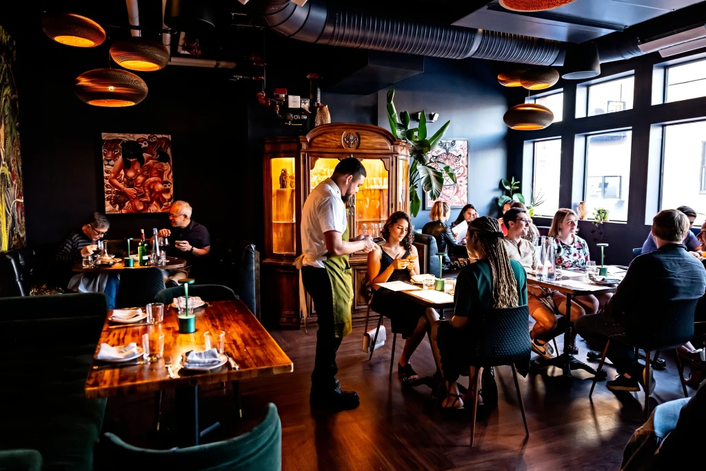 zincir restoranlar, m&uuml;şteri memnuniyeti, restoran y&ouml;netimi, m&uuml;şteri hizmetleri, kalıcı m&uuml;şteri ka