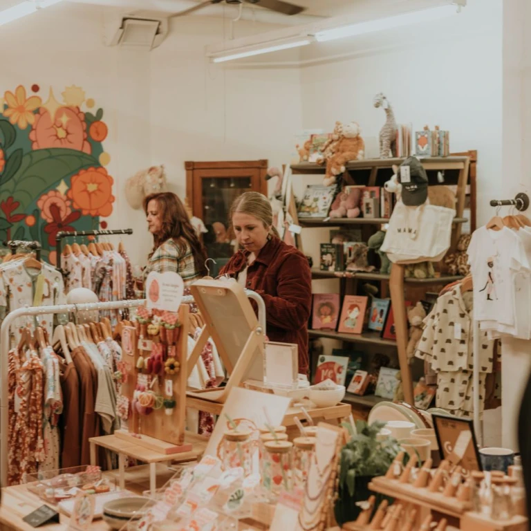 tuhafiye aksesuarları, moda trendleri, şal ve mendil, z&uuml;ccaciye &uuml;r&uuml;nleri, şık hediyelikler,tuhafi