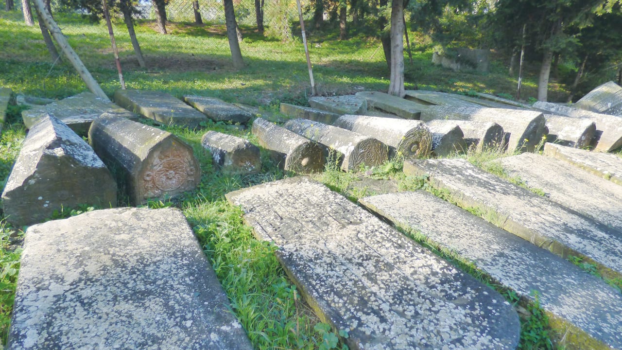 İzmir mezar yapımı, mezarcı hizmetleri, uygun mezar fiyatları, mezar tasarımı, mezar ustası, kalı