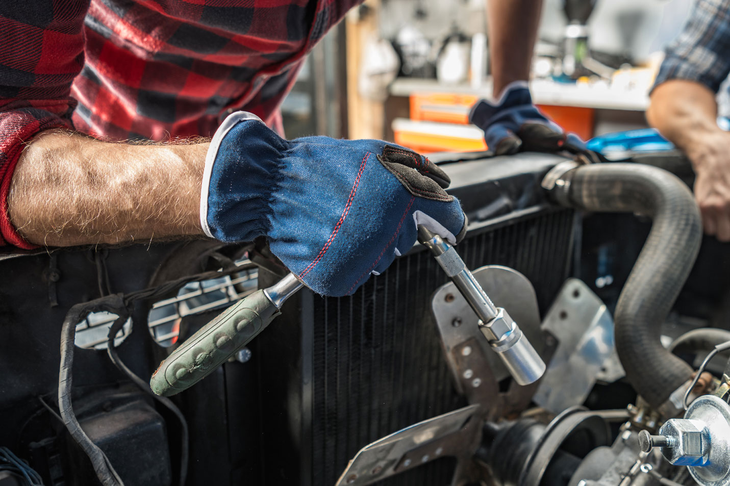 oto radyatör tamiri, Mersin radyatör servisi, araç soğutma sistemi, radyatör onarım, otomobil rad