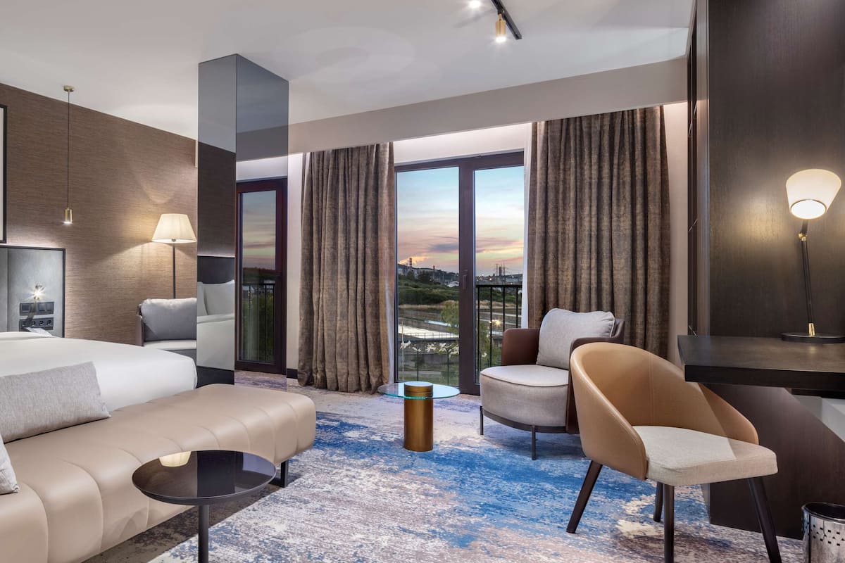 İzmir otelleri, 4 yıldızlı otel, otel rezervasyonu, konforlu konaklama, İzmir tatili,4 yıldızlı o