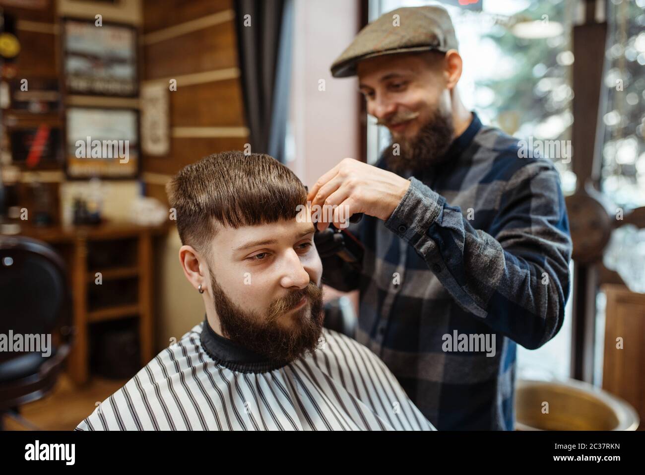antrenmanlı erkek kuaförü, Ankara erkek berberi, şık erkek saç modelleri, erkek saç kesimi Ankara