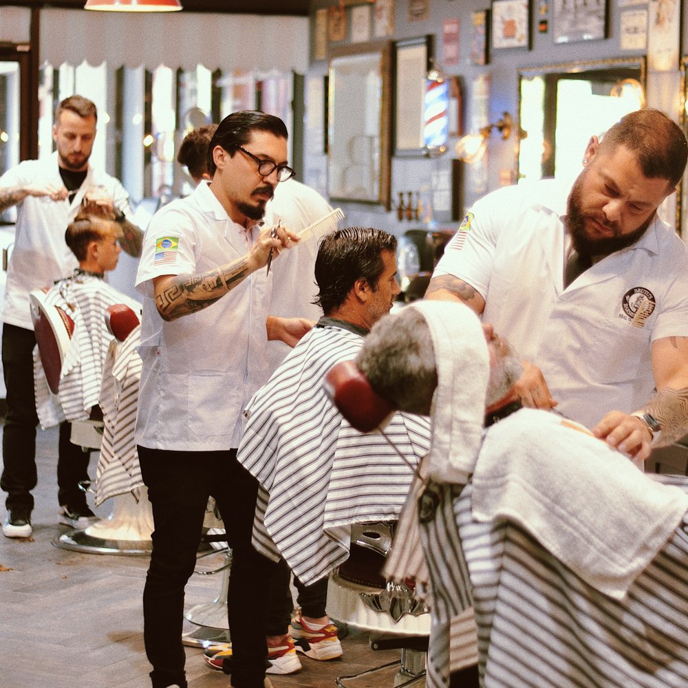 Aydın erkek kuaförleri, erkek saç bakımı, şık erkek stili, tıraş hizmetleri, modern erkek kesimle Aydın erkek kuaförleri, erkek saç bakımı, şık erkek stili, tıraş hizmetleri, modern erkek kesimle