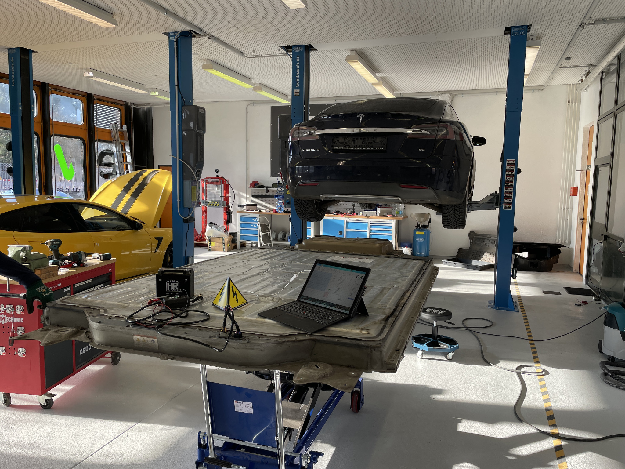 oto akü satışı, akü değiştirme, araç akü fiyatları, İstanbul oto servis, akü bakımı,akü,akü,tavsi