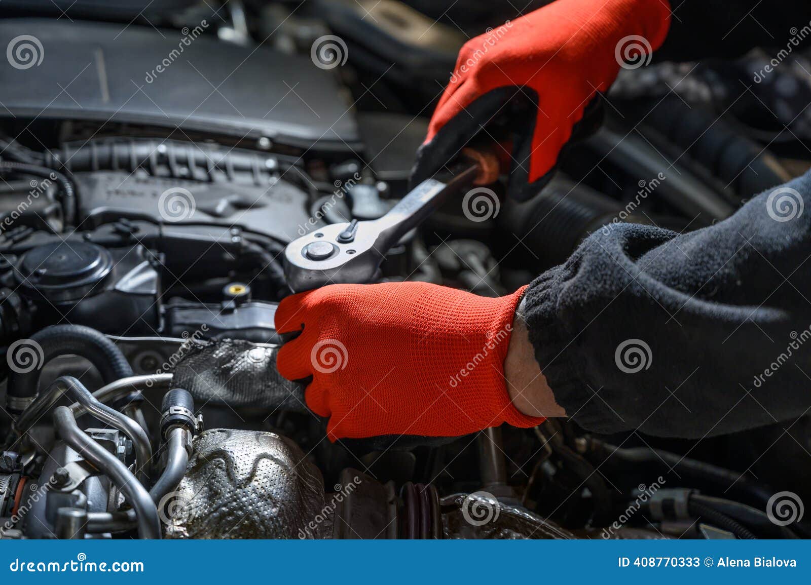 motor tamir hizmetleri, araba motor onarımı, motor arızası çözümleri, profesyonel motor servisi,