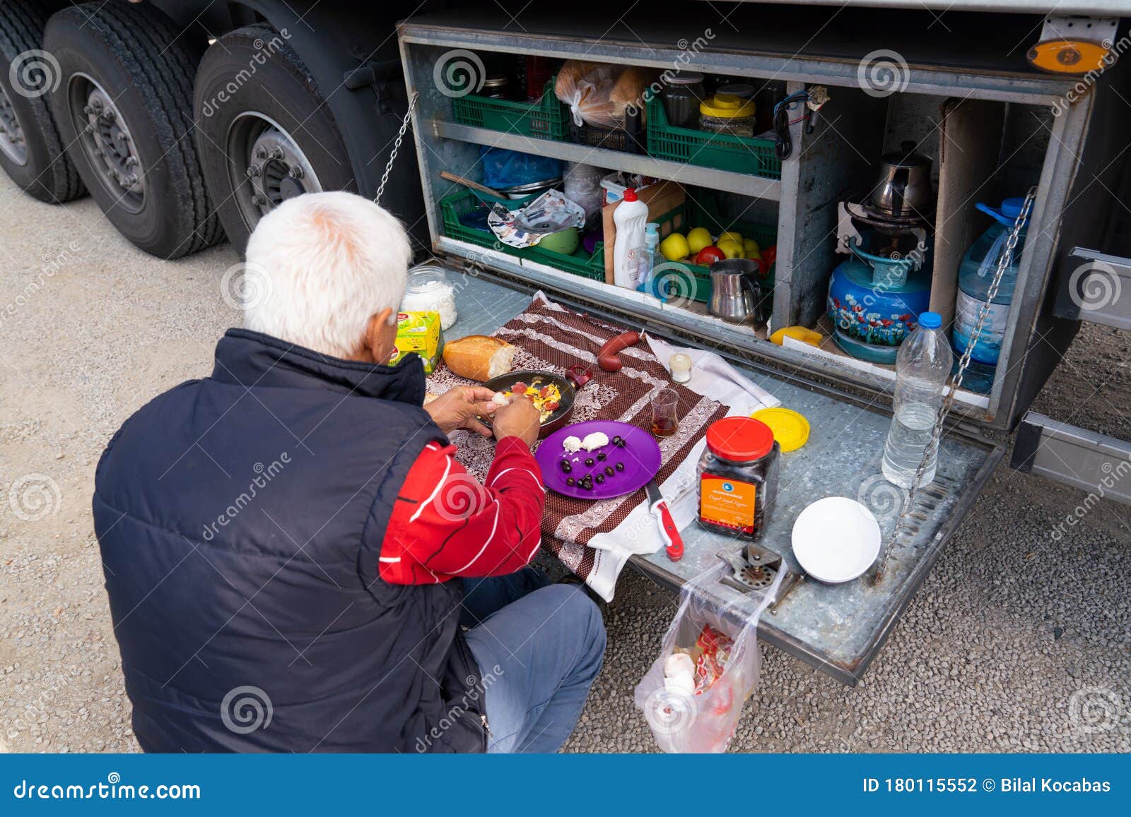 otomobil lastikleri, lastik değiştirme, lastik bakımı, güvenli sürüş, lastik onarımı,lastikçi,las