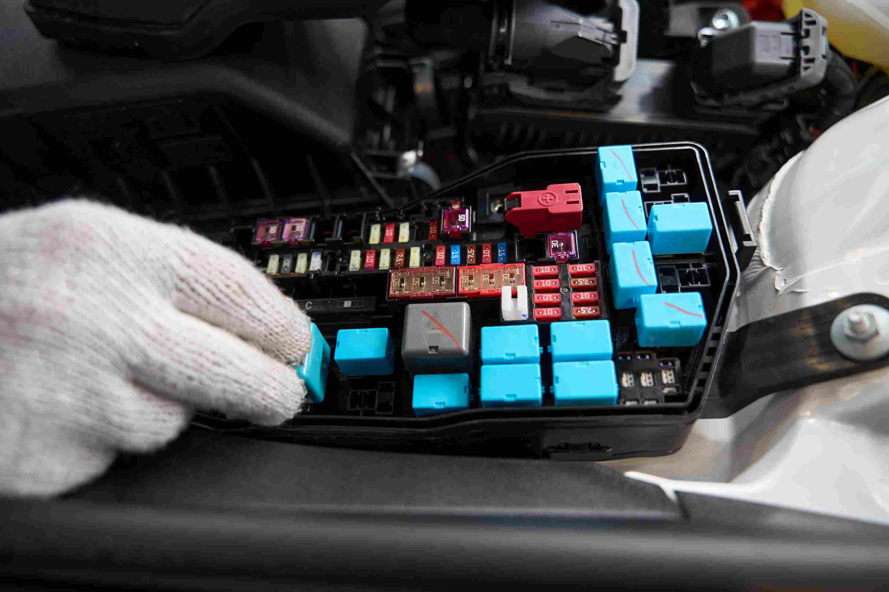 araç beynı testi, elektronik tamir, Düzce otomobil servisi, araç bilgisayarı onarımı, elektronik