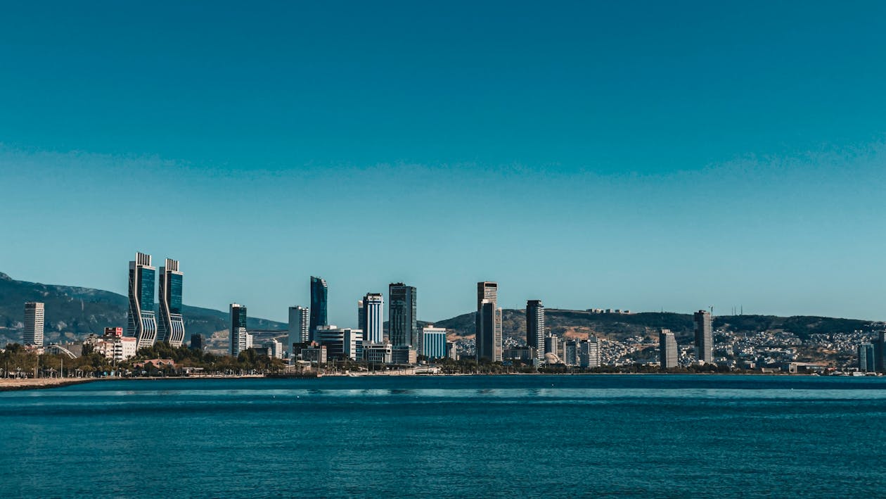 İzmir emlak, gayrimenkul yatırımı, İzmir konut fiyatları, emlak danışmanı, İzmir kira getirisi, g