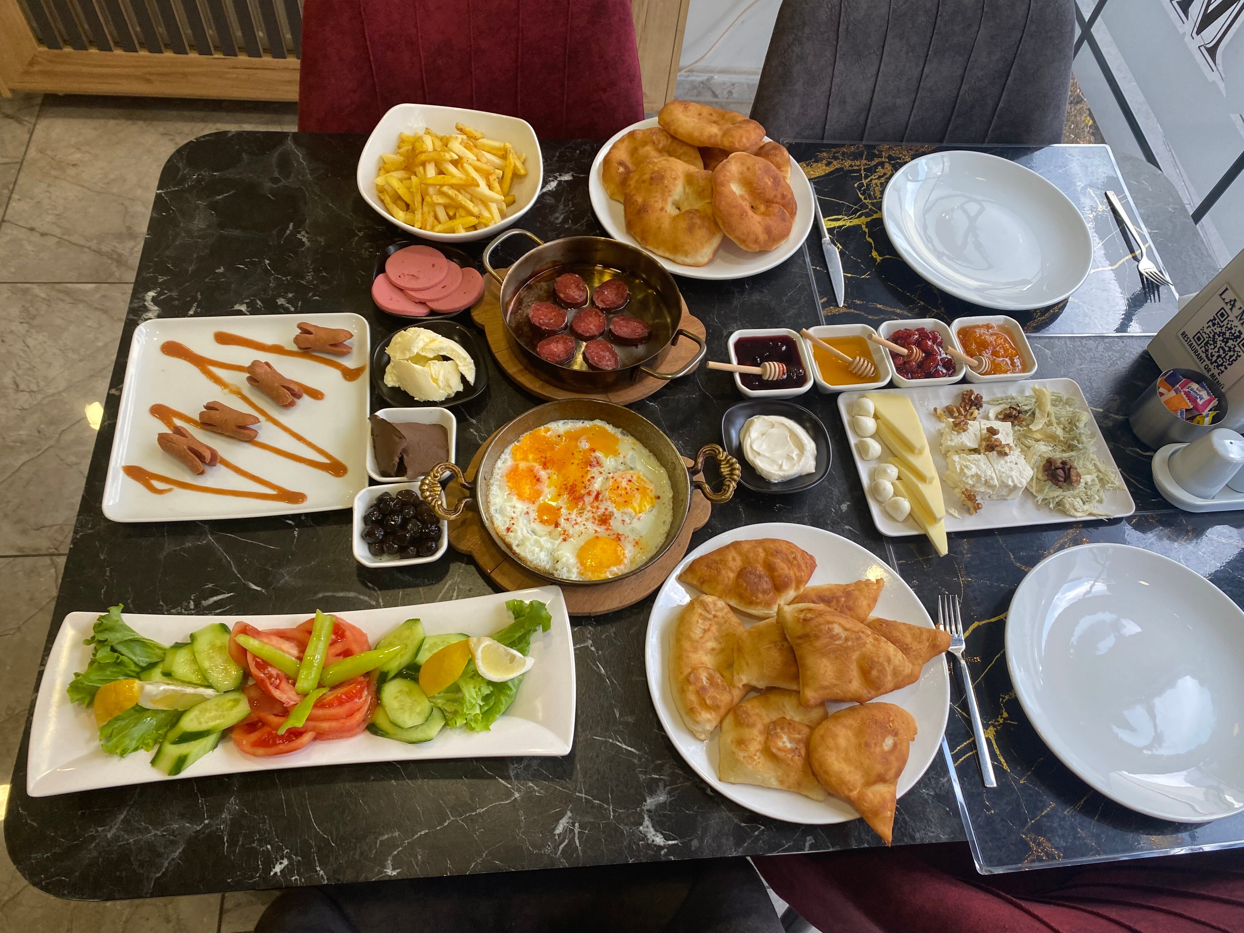 Ardahan lokantaları, esnaf yemekleri, geleneksel Ardahan mutfağı, yöresel lezzetler, uygun fiyatl