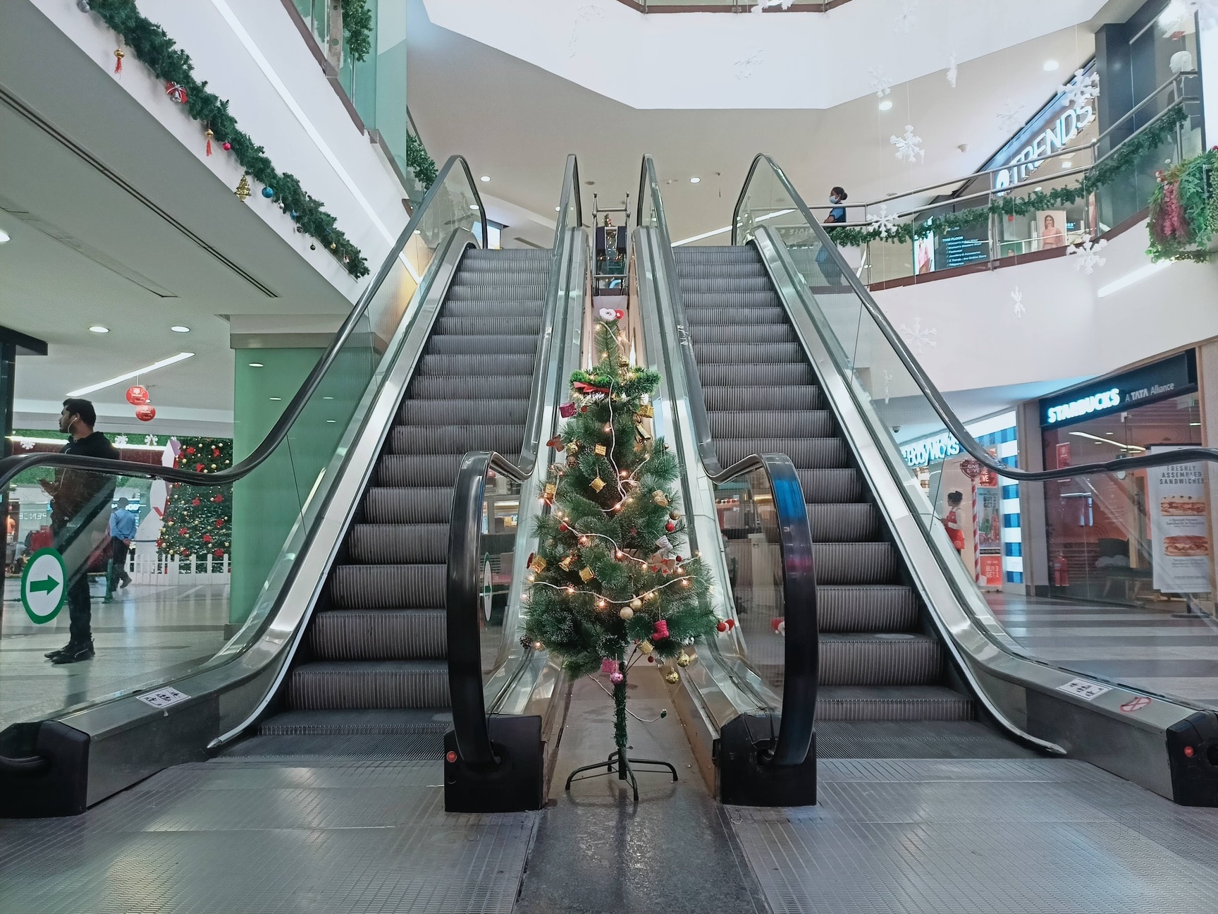 Manisa alışveriş merkezleri, Manisa AVM listesi, Manisa alışveriş merkezi adresleri, Manisa mağaz
