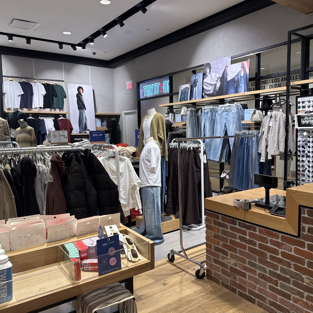 İzmir erkek giyim, erkek moda İzmir, erkek kıyafetleri, şık erkekler, erkek stil rehberi,erkek gi