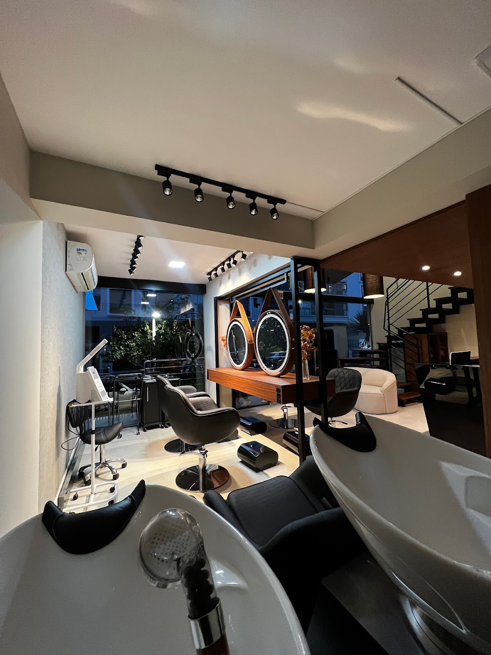 Sinop güzellik salonları, profesyonel cilt bakımı, saç kesimi ve stil, güzellik merkezleri, uygun