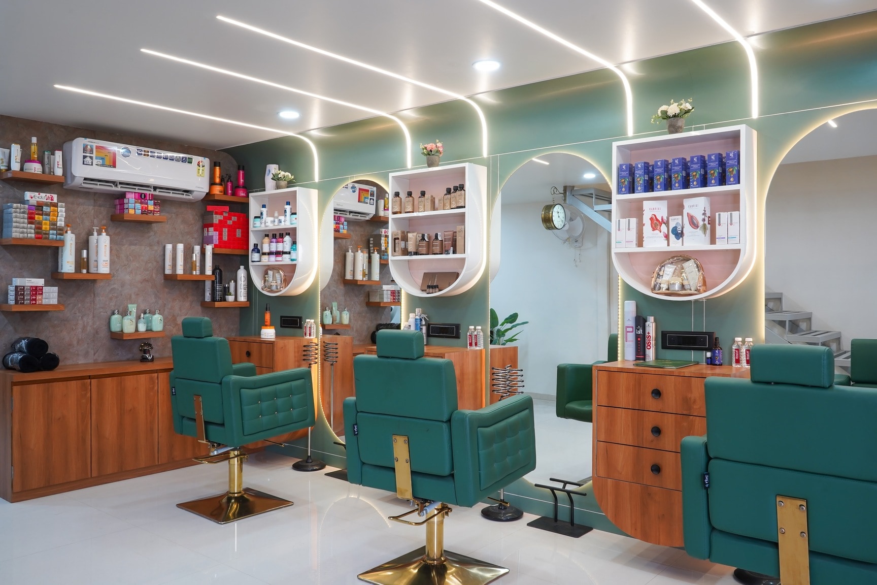 Uşak güzellik salonları, saç bakımı, makyaj hizmetleri, cilt bakımı, saç tasarımı, profesyonel gü