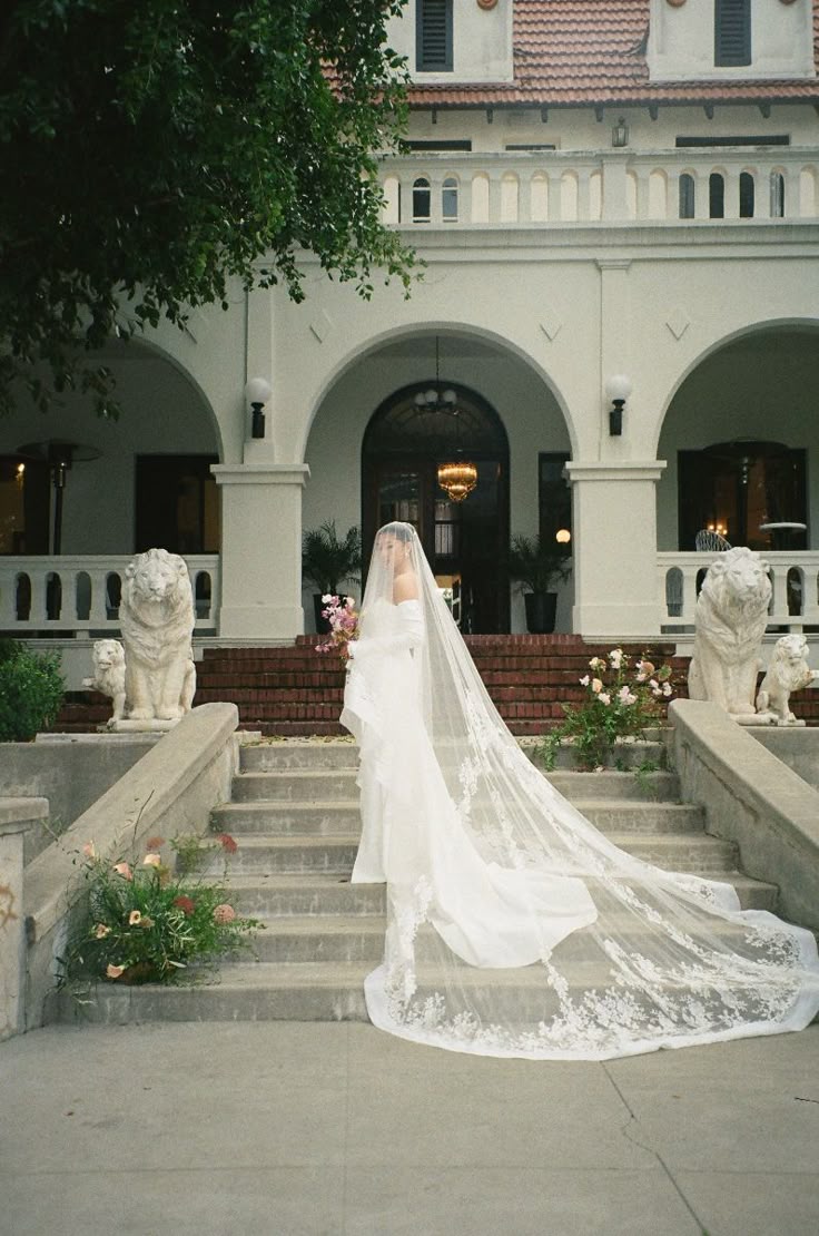 Uşak gelinlikleri, düğün elbisesi alışverişi, en yeni gelinlik modelleri, Uşak gelinlik fiyatları