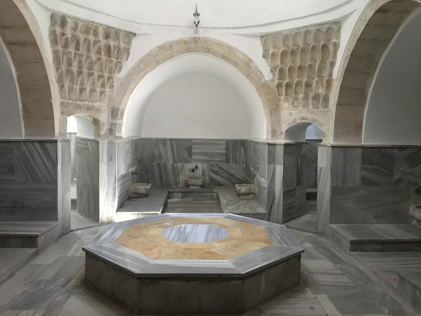 Elâzığ hamamları, geleneksel Türk hamamı, sağlık turizmi, relaksasyon, tarihi hamamlar, Elâzık tu