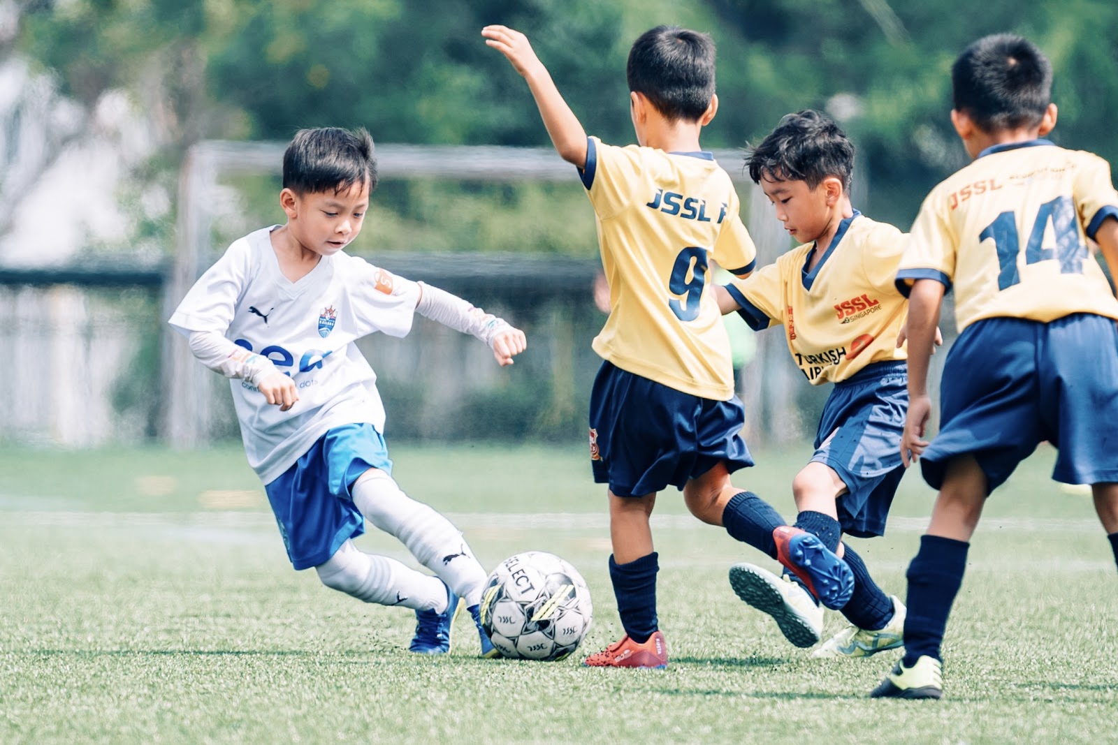İstanbul futbol okulları, çocuk futbol eğitimleri, futbol kursları İstanbul, gençler futbol kulüp