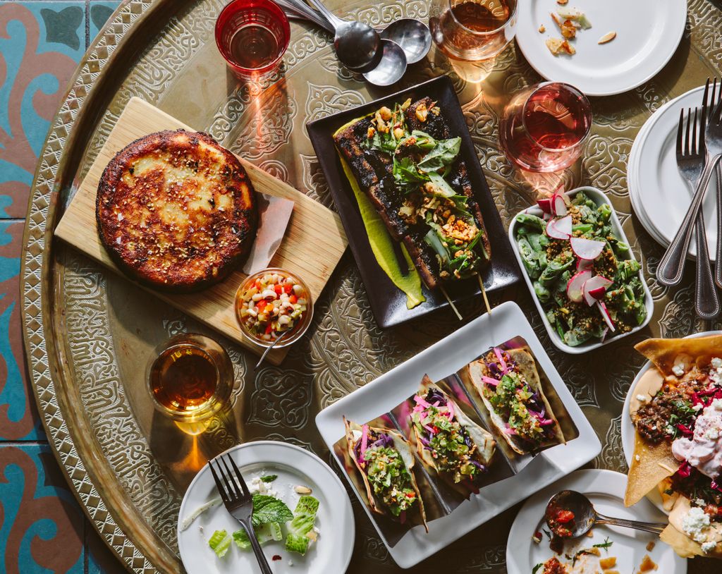 Şanlıurfa meyhaneleri, geleneksel meyhane deneyimi, Şanlıurfa gece hayatı, meze ve içki lezzetler Şanlıurfa meyhaneleri, geleneksel meyhane deneyimi, Şanlıurfa gece hayatı, meze ve içki lezzetler