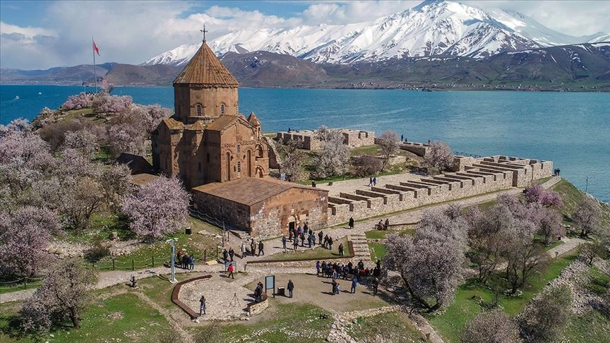 Akdamar Adası'na Nasıl Gidilir?