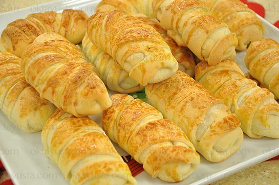 Peynirli Rulo Börek: Hazır Yufkayla Pratik Tarifler