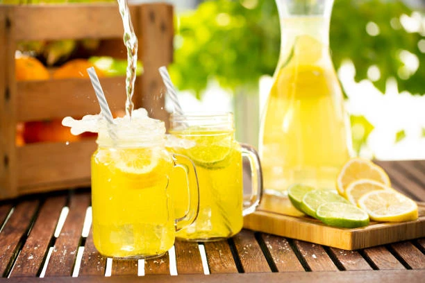 1 Limon 1 Portakal ile Serinleten Limonata Tarifi
