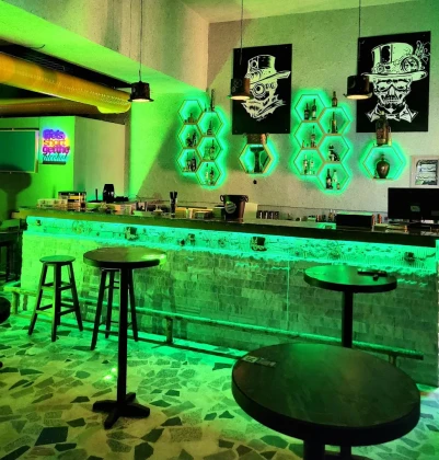 6 Punk Pub & Cafe