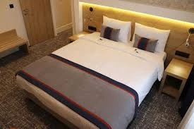 Des Otel