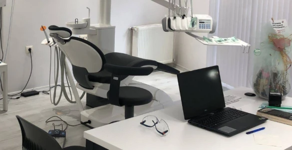 Diş Hekimi Yeşim Ayık