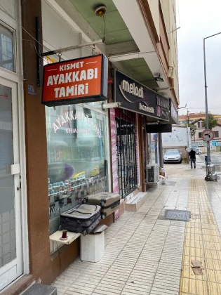 Kismet Ayakkabi Tamiri. Valiz Tamiri. Lostra İşleri Kismet Ayakkabi Tamiri. Valiz Tamiri. Lostra İşleri