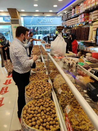 Pazarlar Caddesi Üçgül Kuruyemiş Pazarlar Caddesi Üçgül Kuruyemiş