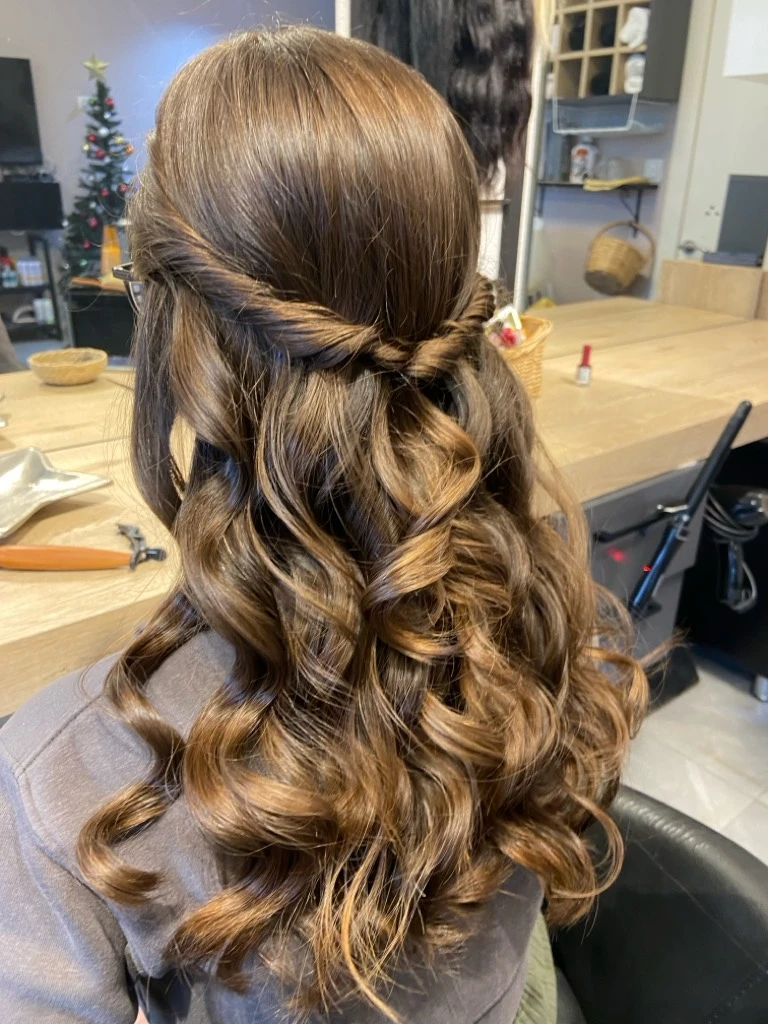 Naze Bayan Kuaförü