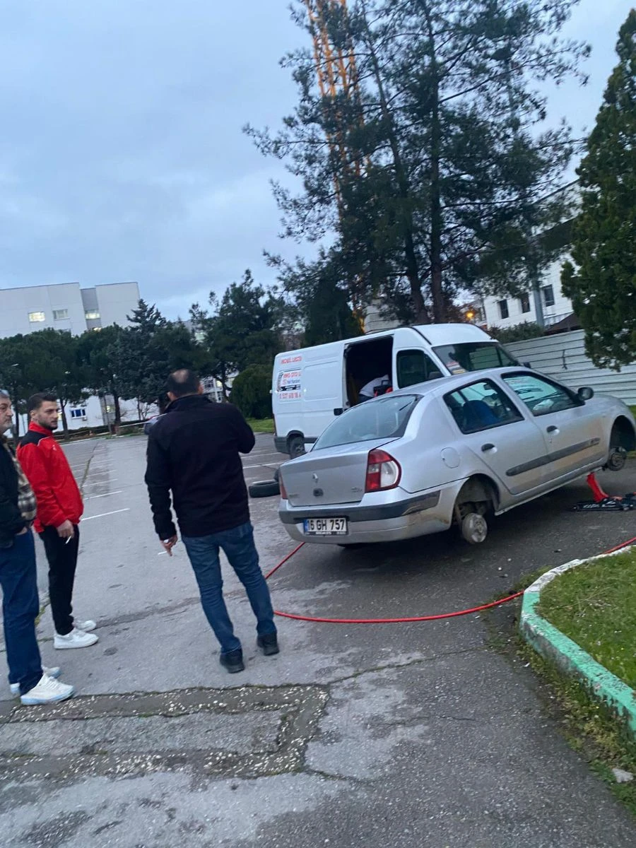 7/24 Yol Yardım Oto Lastik Nöbetçi Lastikçi Açık Lastikçi