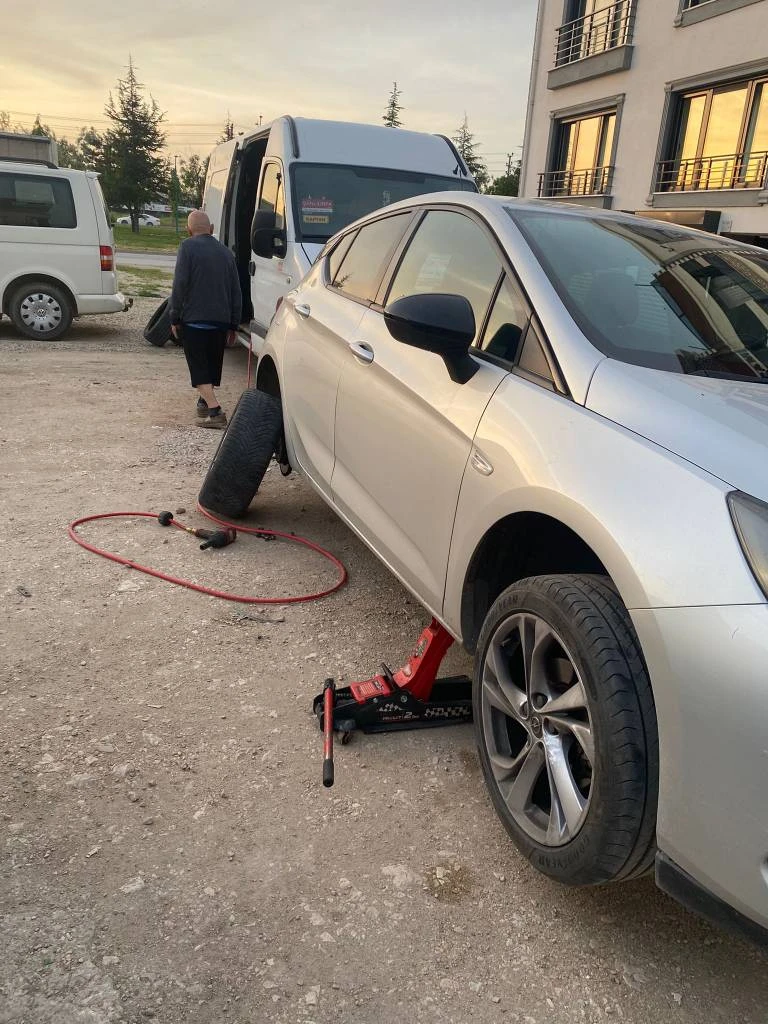 7/24 Yol Yardım Oto Lastik Nöbetçi Açık