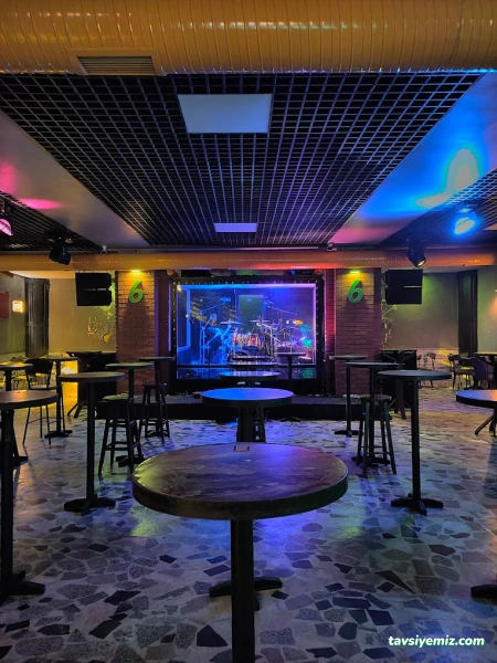 6 Punk Pub & Cafe