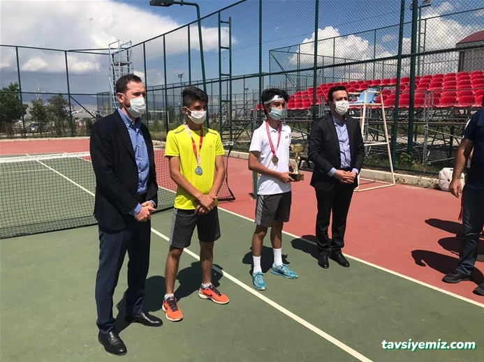 Açık Hava Tenis Kortu Açık Hava Tenis Kortu