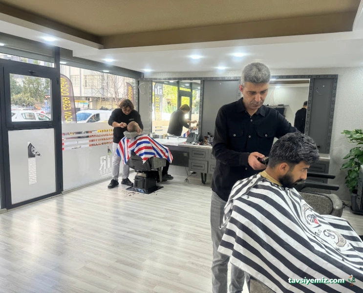 Bir Berber Saç Tasarım Stüdyosu Bir Berber Saç Tasarım Stüdyosu