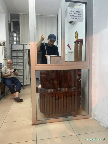Caferağa Maraş Dondurmacısı Caferağa Maraş Dondurmacısı