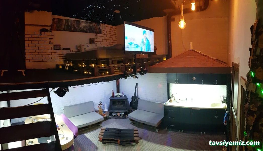 Chek-Me Cat Nightclub Chek-Me Cat Nightclub