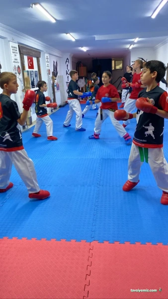 Edirne Karate Kutlu Spor Kulübü (Fatih Kutlu) Edirne Karate Kutlu Spor Kulübü (Fatih Kutlu)