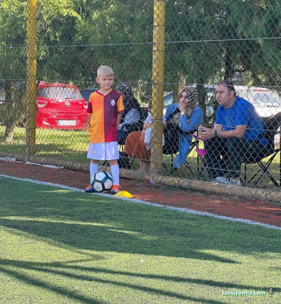 Galatasaray Kocaeli İzmit Futbol Okulu Galatasaray Kocaeli İzmit Futbol Okulu