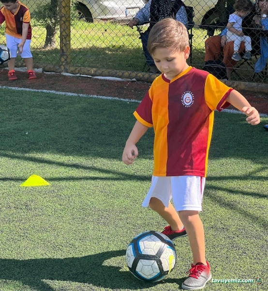 Galatasaray Kocaeli İzmit Futbol Okulu Galatasaray Kocaeli İzmit Futbol Okulu